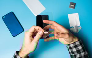 applying_screen_protector_to_phone