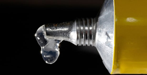 Liquid-adhesive-vs-adhesive-tape